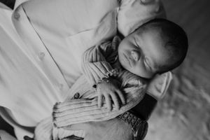 baby tijdens newbornshoot