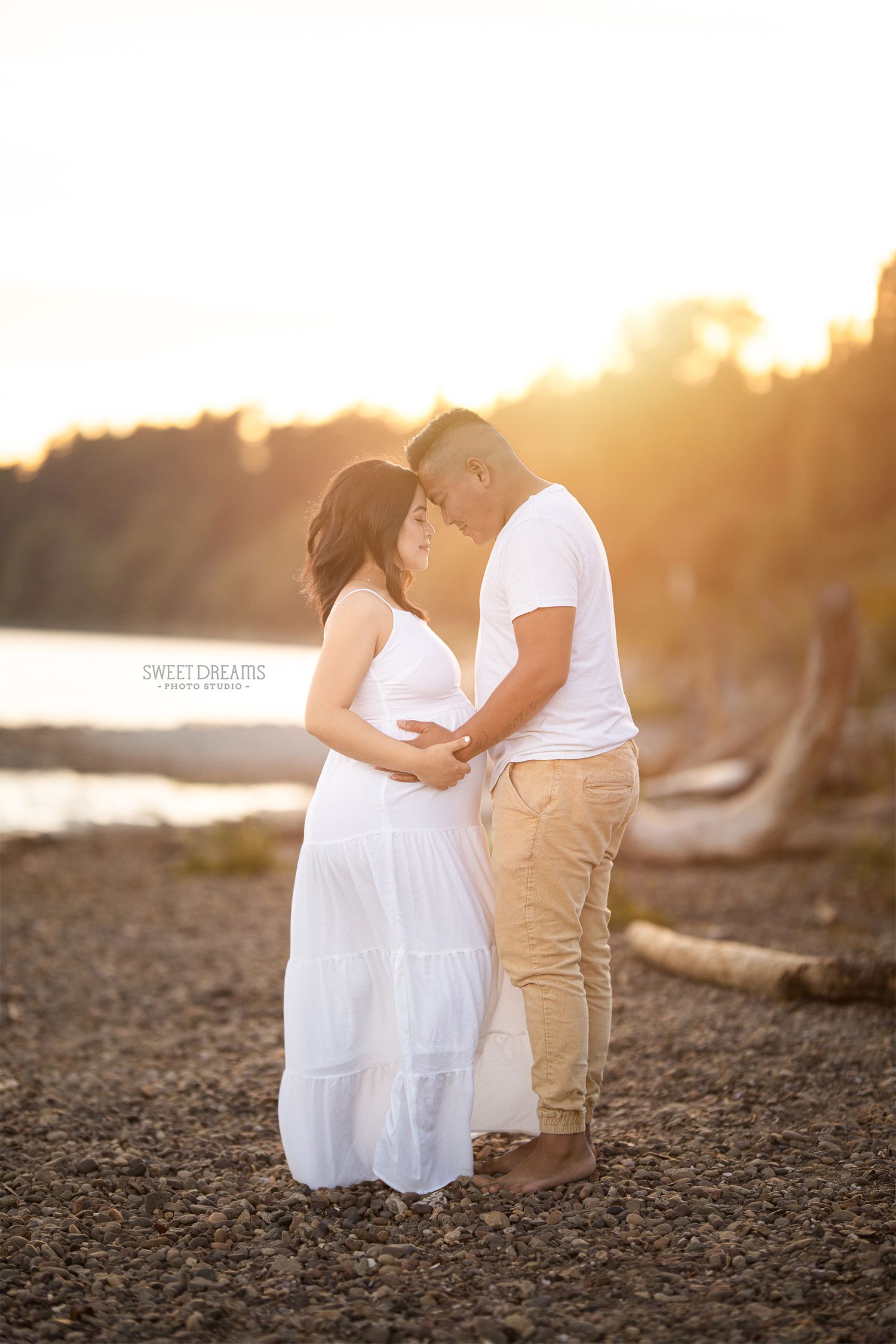 Surrey BC Vancouver Maternity Pregnancy Photos - Sweet Dreams Photo Studio