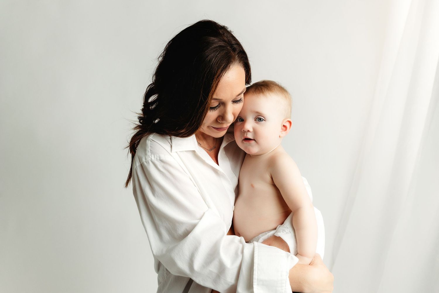 Mother with daughter. Greenville sc newborn photographer, Easley sc newborn photographer, Upstate newborn photographer.
