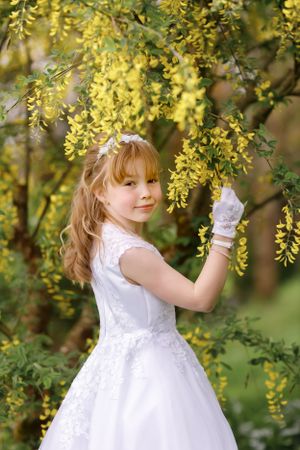 holy communion photography cork and Waterford outdoor flowers and trees
