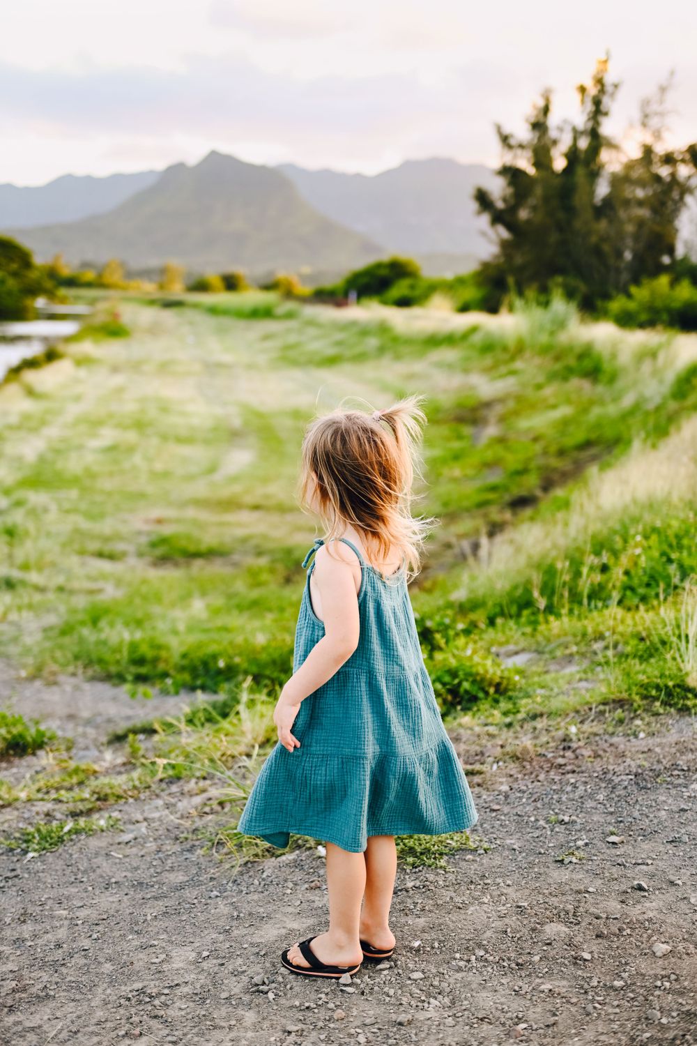 Candid family photography session in Oahu Hawaii.