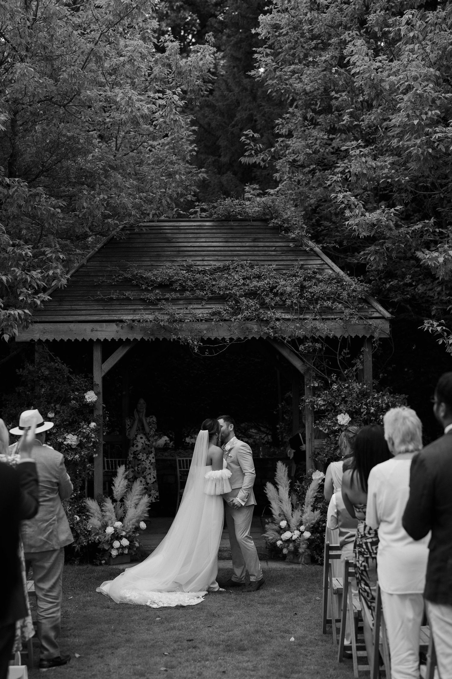 Somerset-pennard-house-wedding-first-kiss