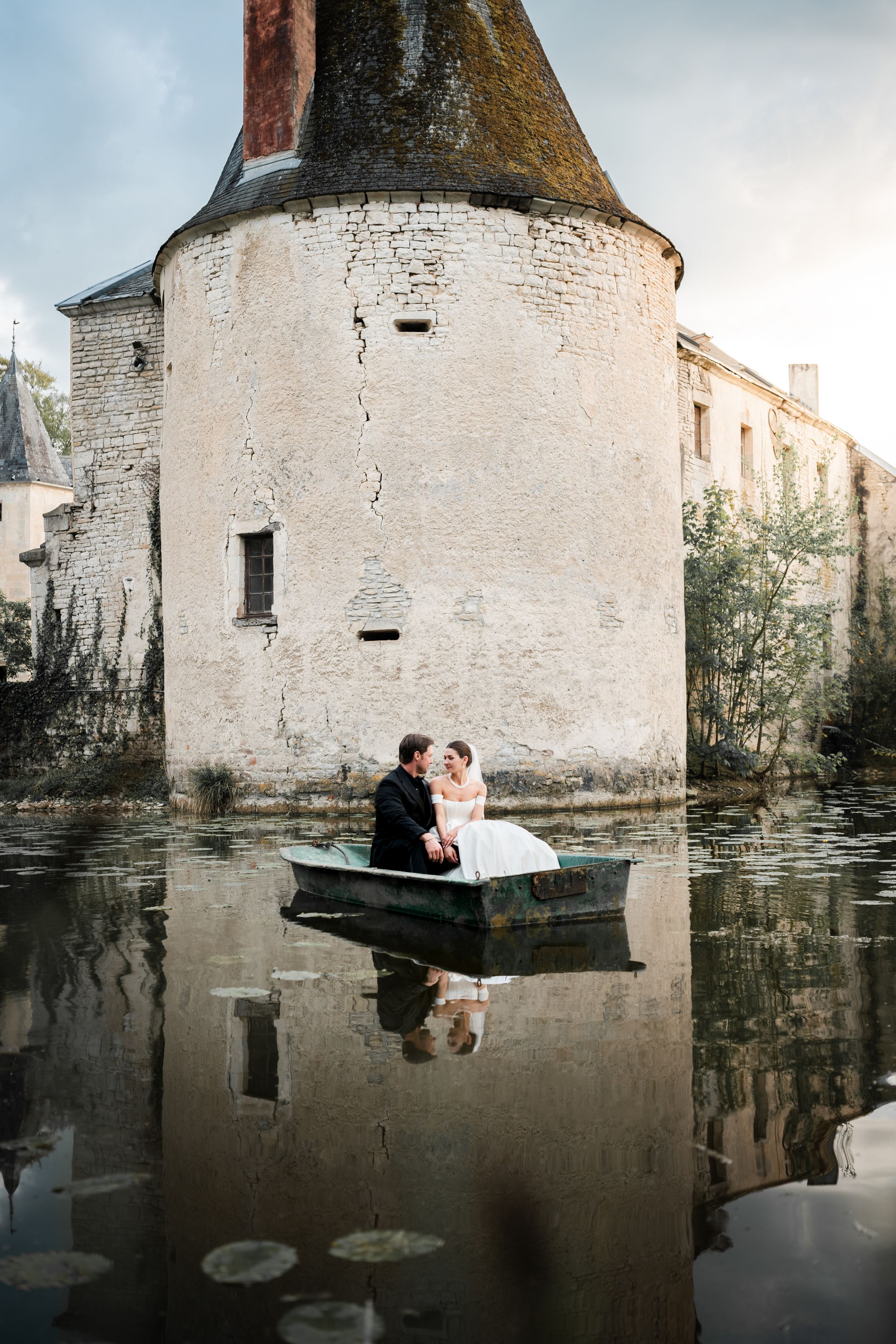 Wedding At Castle in Boat