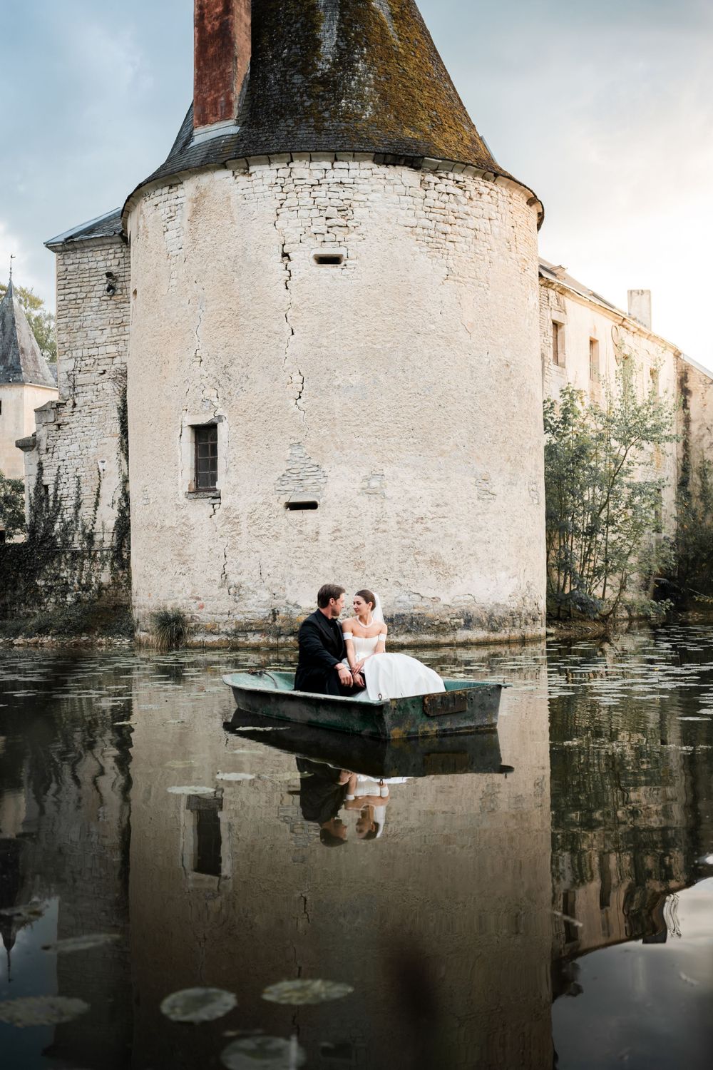 Wedding At Castle in Boat