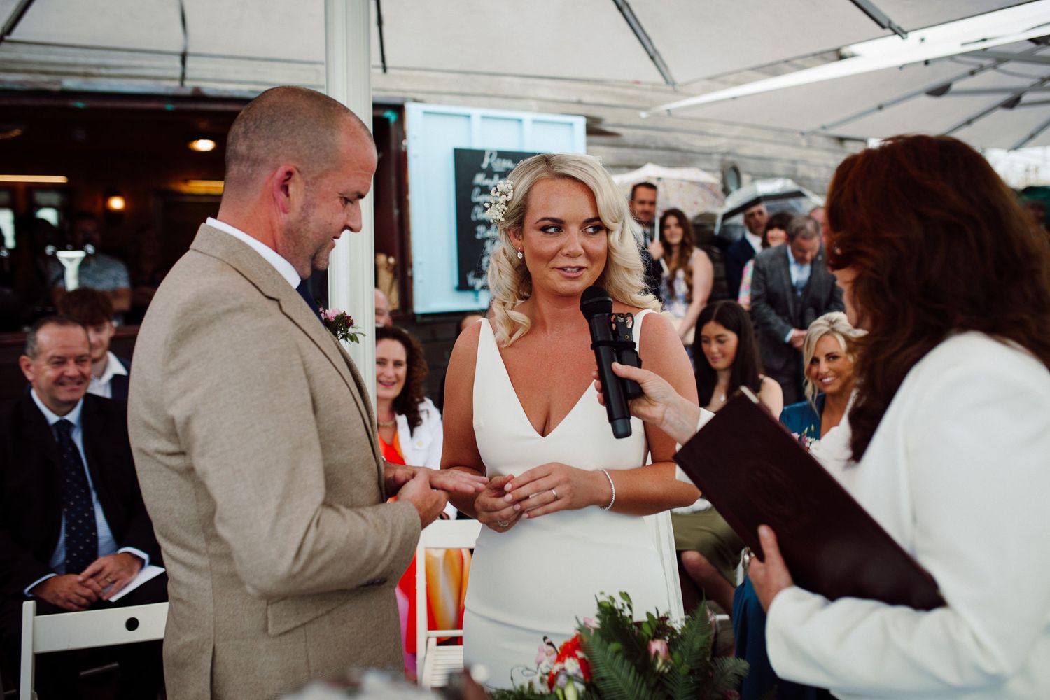 couple say I Do at Dunmore House