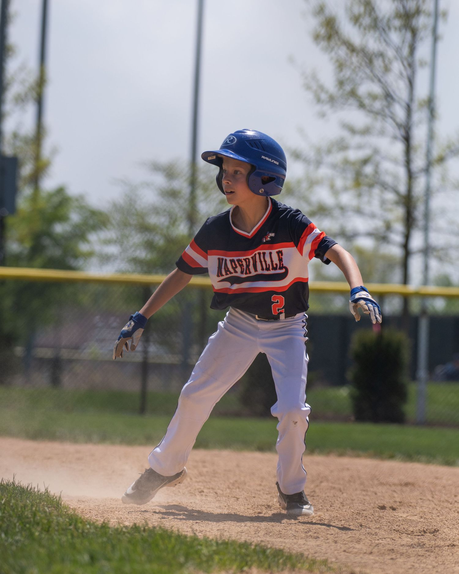 Youth baseball player in batting stance on baseball field.