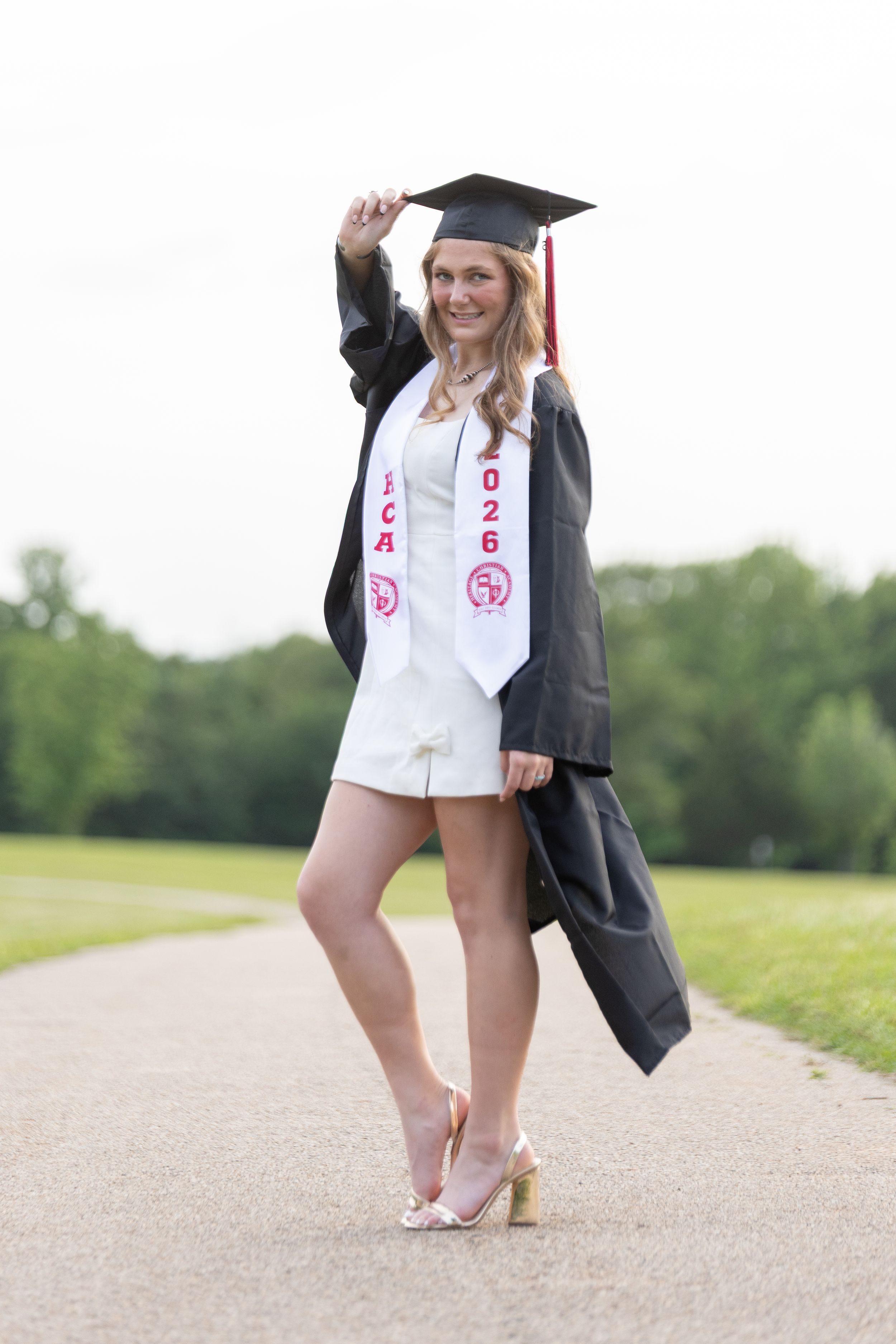senior portraits, cap and gown, photoshoot, mineola nature preserve.