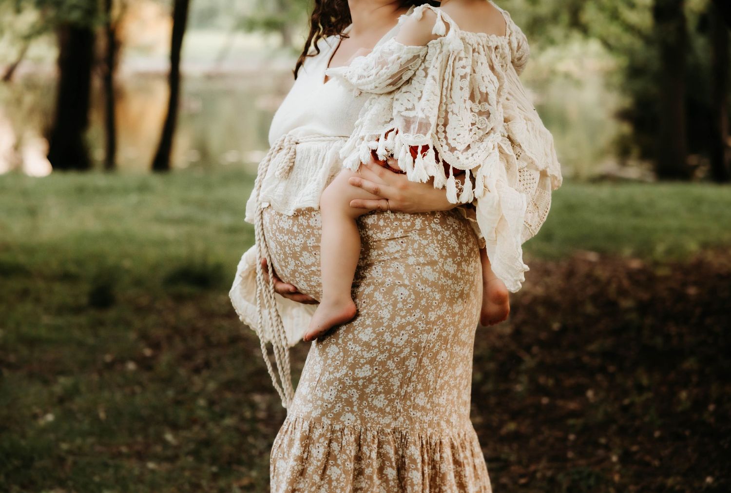 Michigan Based - Motherhood and maternity photographer.