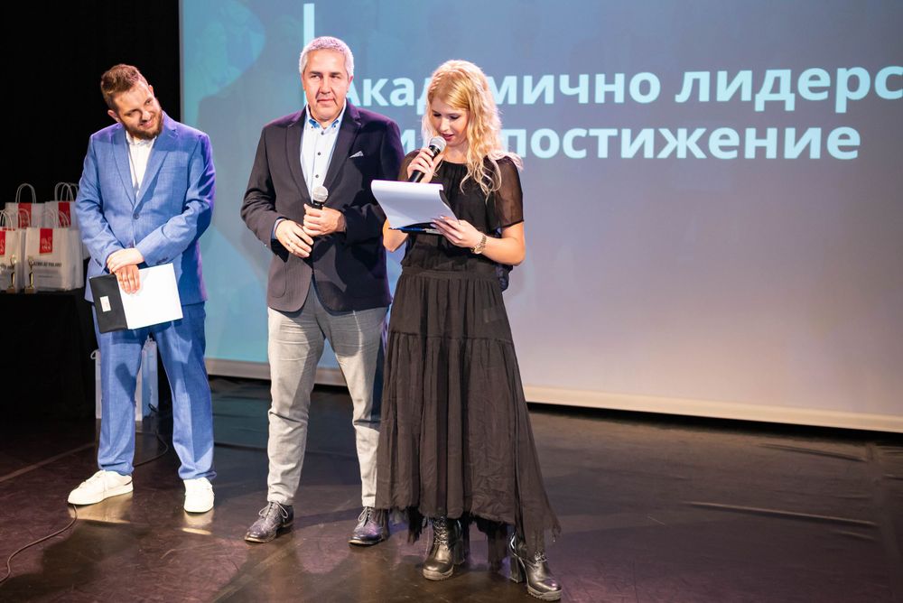 Фотография на частни и корпоративни събития, тийм билдинг и фирмени партита. Изпратете запитване.