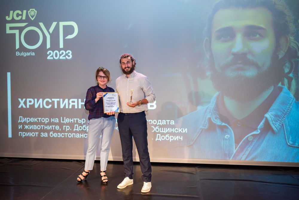Фотография на частни и корпоративни събития, тийм билдинг и фирмени партита. Изпратете запитване.