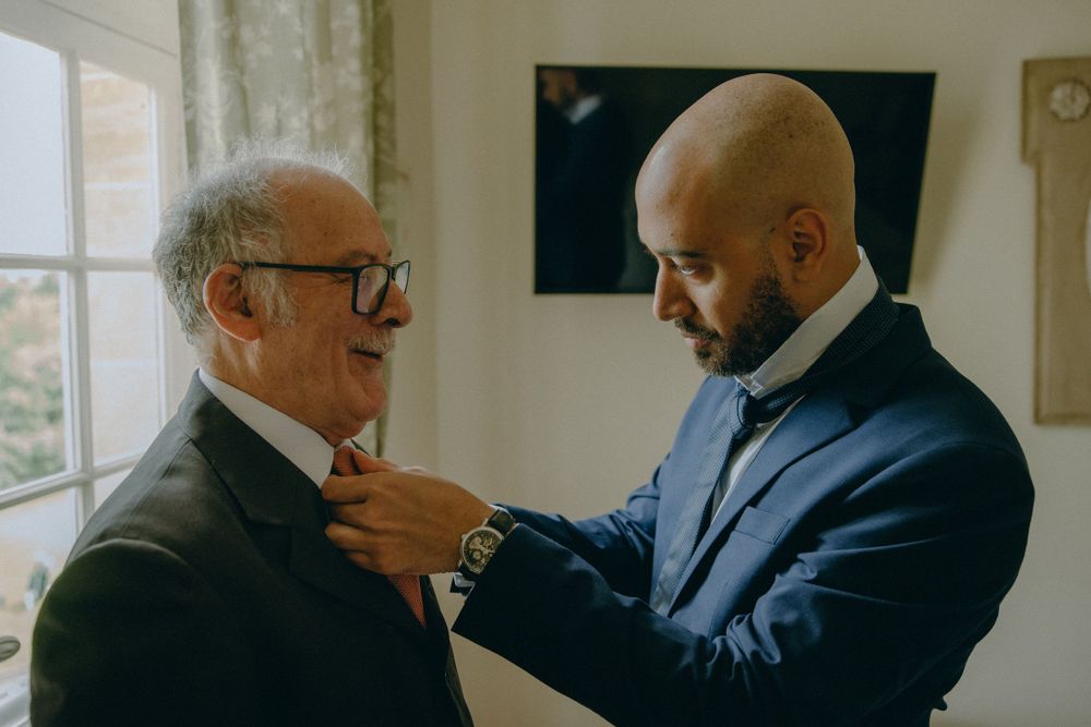 Découvrez le mariage élégant de Laura et Leandro au Château de l'Hermitage à Ennery, immortalisé par Julie Fox, photographe de mariage