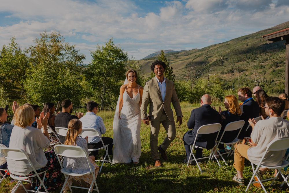 Rustic welcome sign for the wedding at Apache Ranch in Silverthorne
