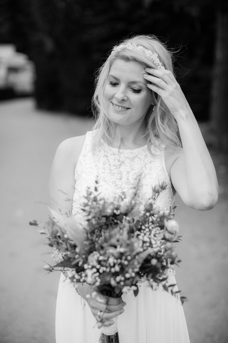 Professioneller Hochzeitsfotograf in Köln, der emotionale Momente und kreative Details eurer Hochzeit einfängt