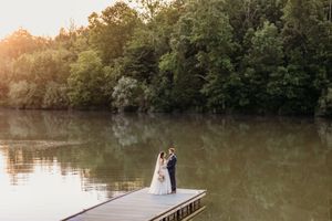 Wedding photos in Boone County Kentucky at a lake. Cincinnati Wedding photographer. NKY wedding photographer. Chicago Wedding Photographer.