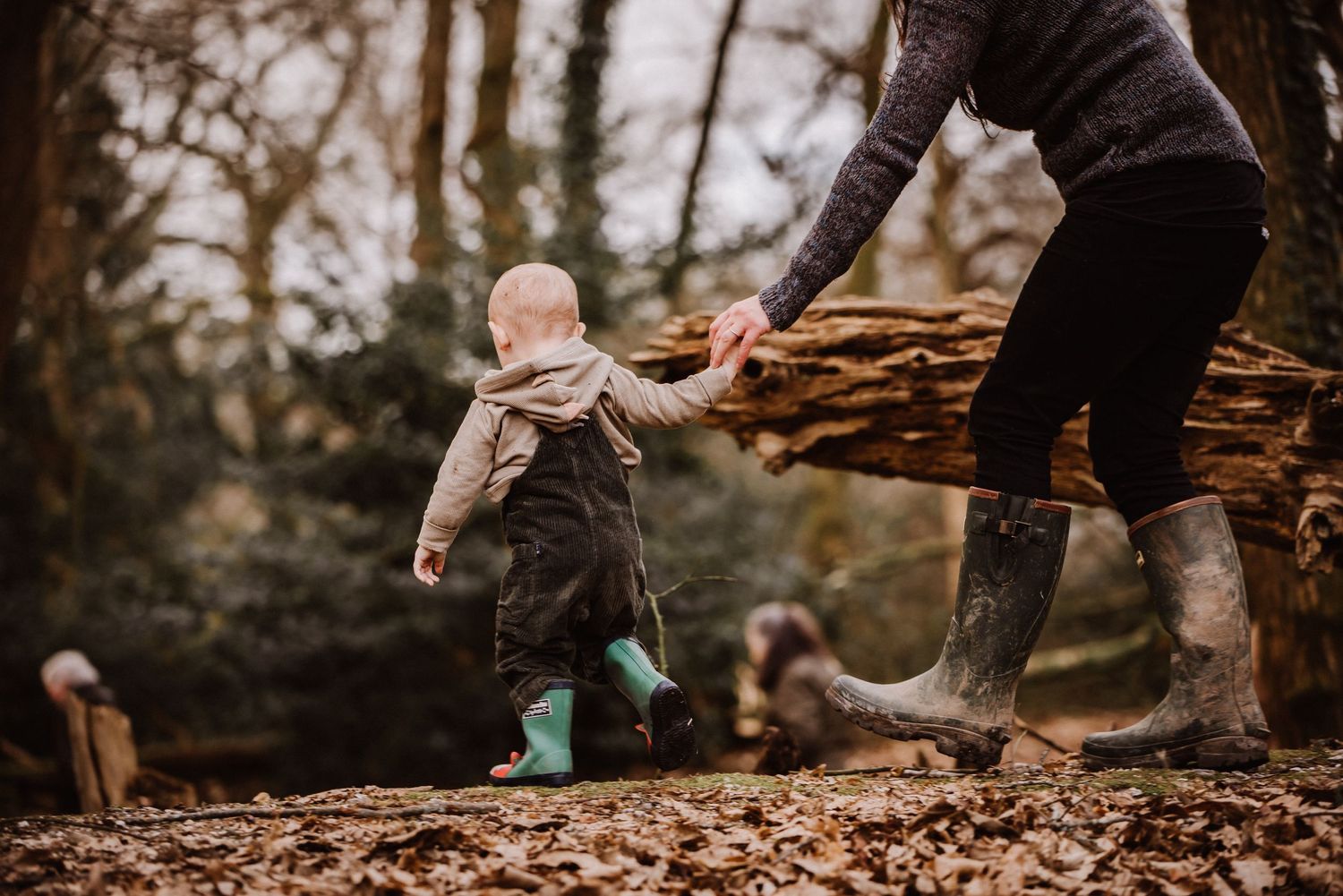 Family photoshoot in Dorchester, Dorset. Thorncombe puddletown woods. Documentary family photography candid