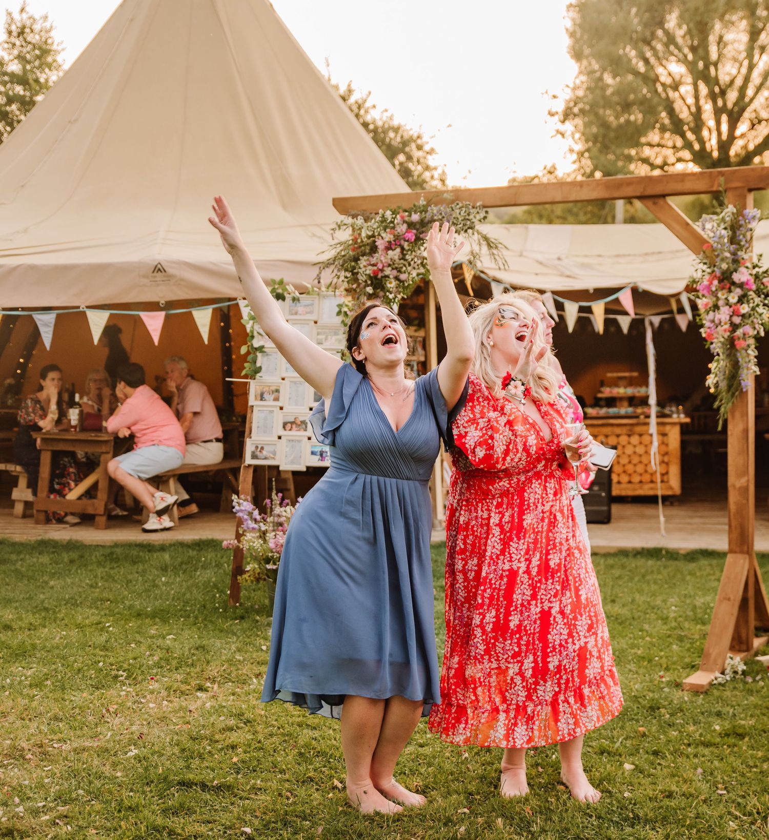 The Gaggle of Geese Tipi Wedding Dorchester Dorset. Dorset outdoor wedding. Candid Dorset photos.