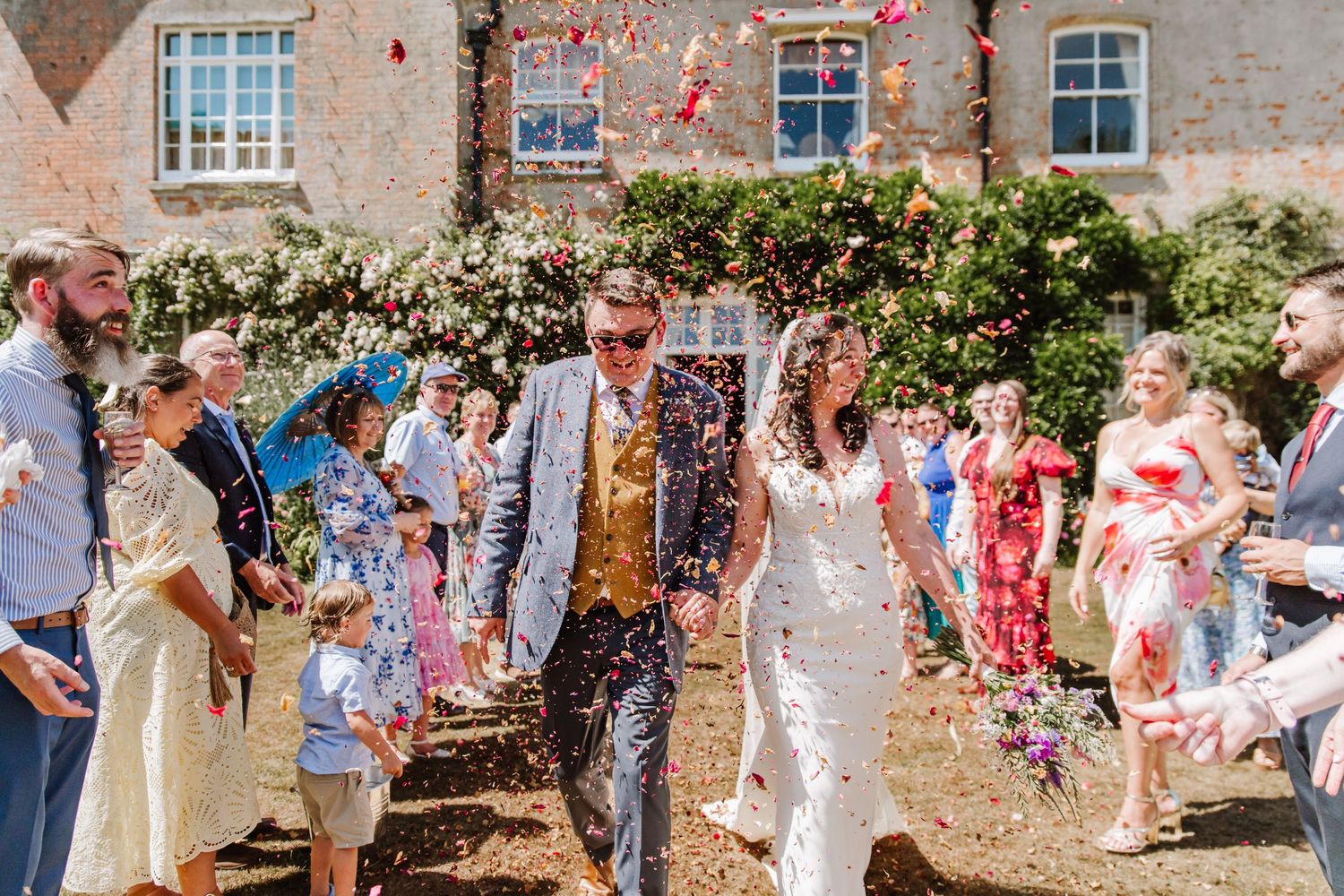 Shillingstone House Wedding, Shillingstone Dorset Wedding Venue. Confetti Dorset Dorset outdoor wedding. Manor house wedding Dorset. Candid