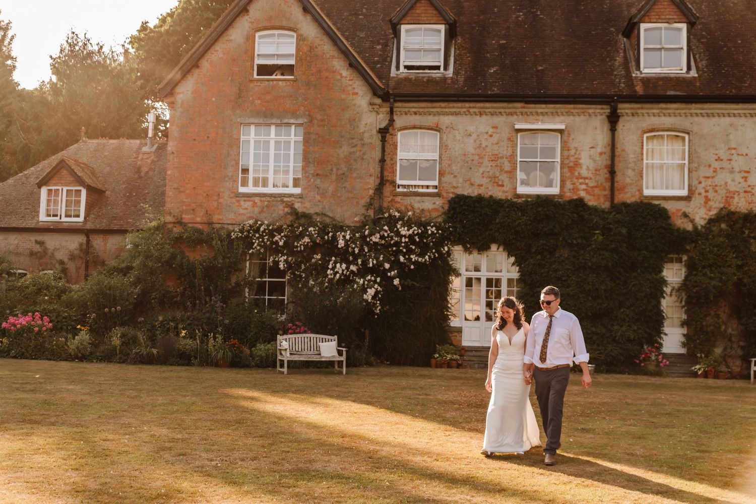 Shillingstone House Wedding, Shillingstone Dorset Wedding Venue. Dorset outdoor wedding. Manor house wedding Dorset. Candid Dorset photos