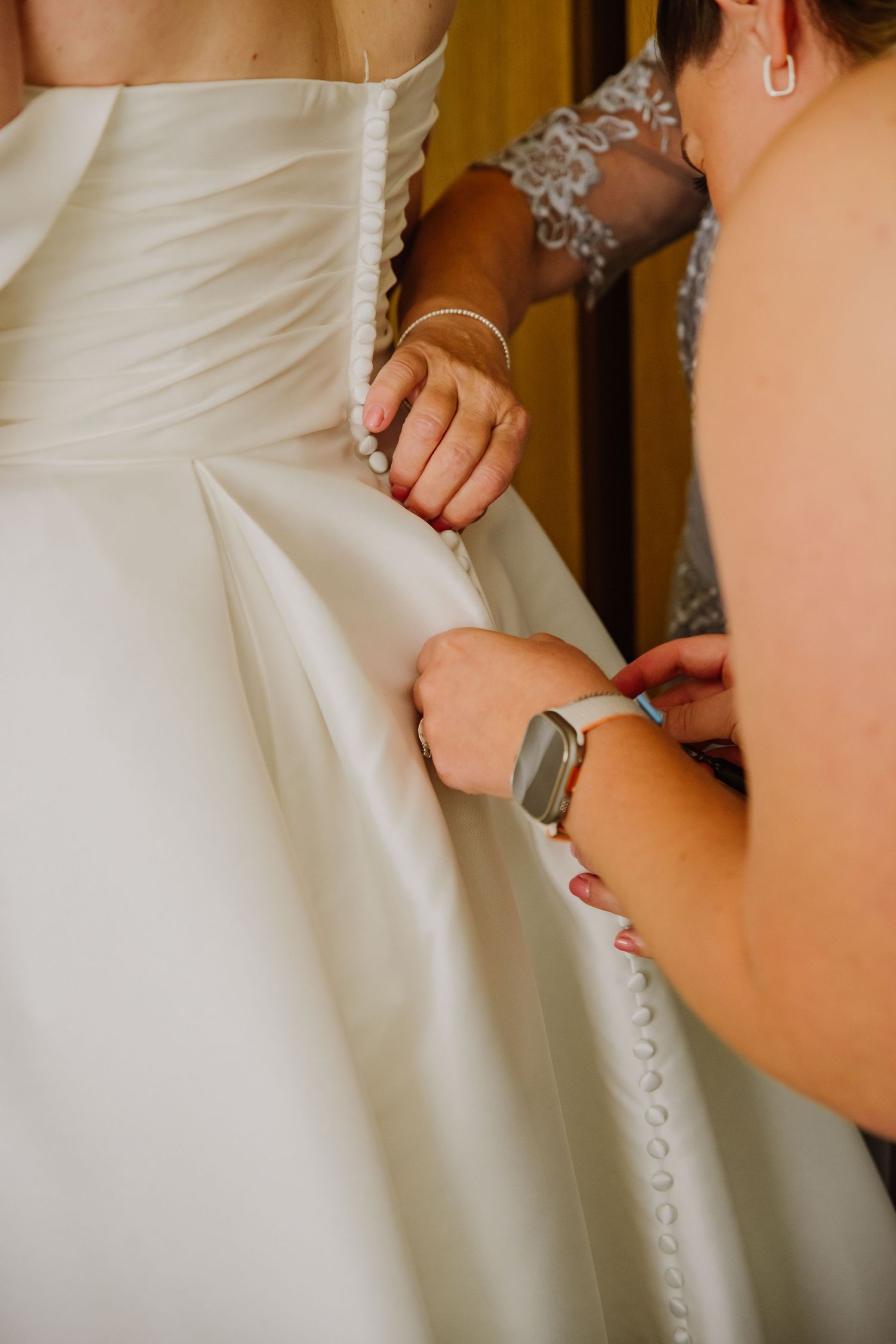 Weymouth Dorset wedding. Moor Farm Barn Chickerell wedding. Weymouth Photographer. Bridal gown Weymouth. Celebrant wedding Weymouth