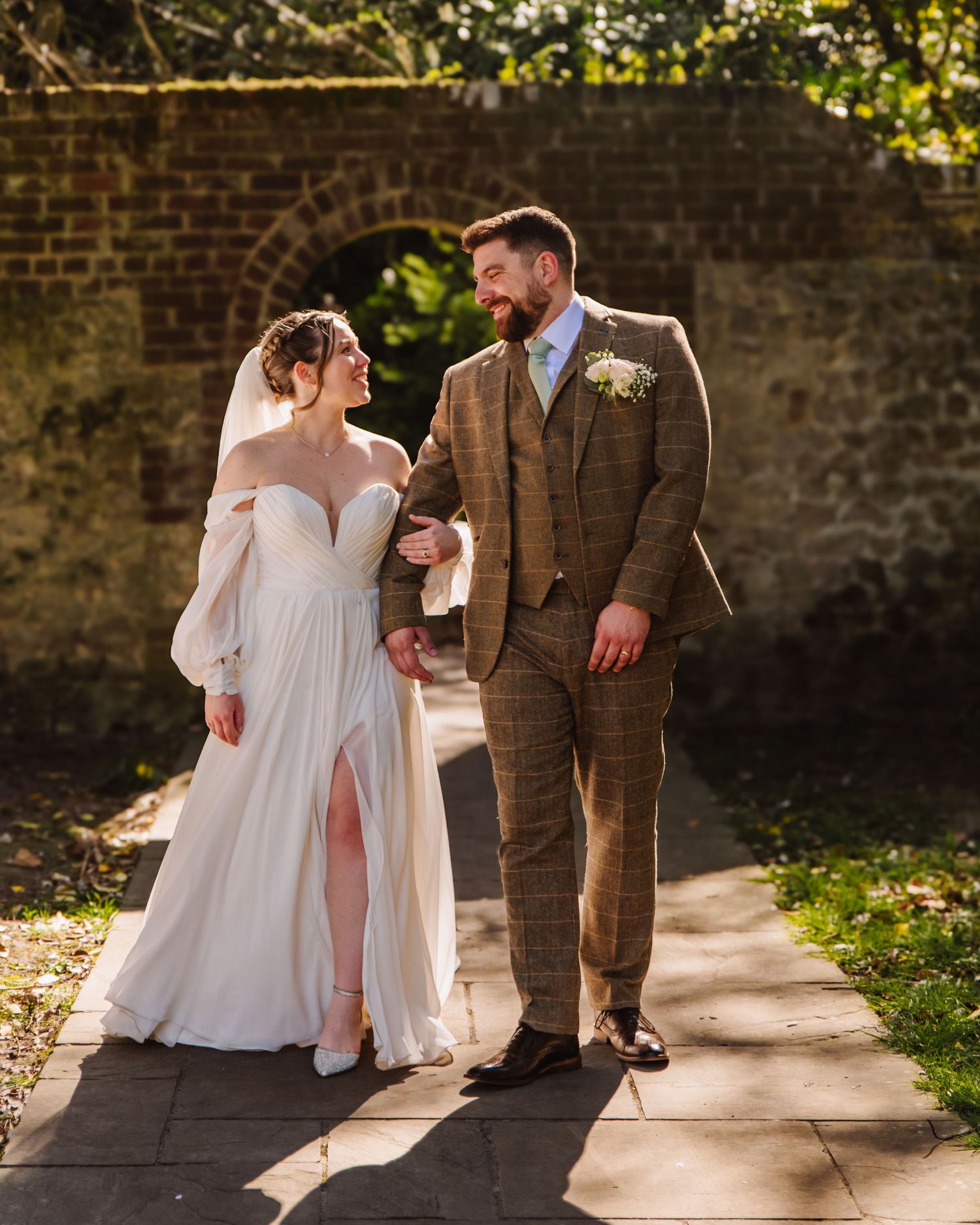 Candid wedding photography at The Alverbank, Gosport, Portsmouth, Hampshire. Hampshire wedding venue. Sea view wedding.