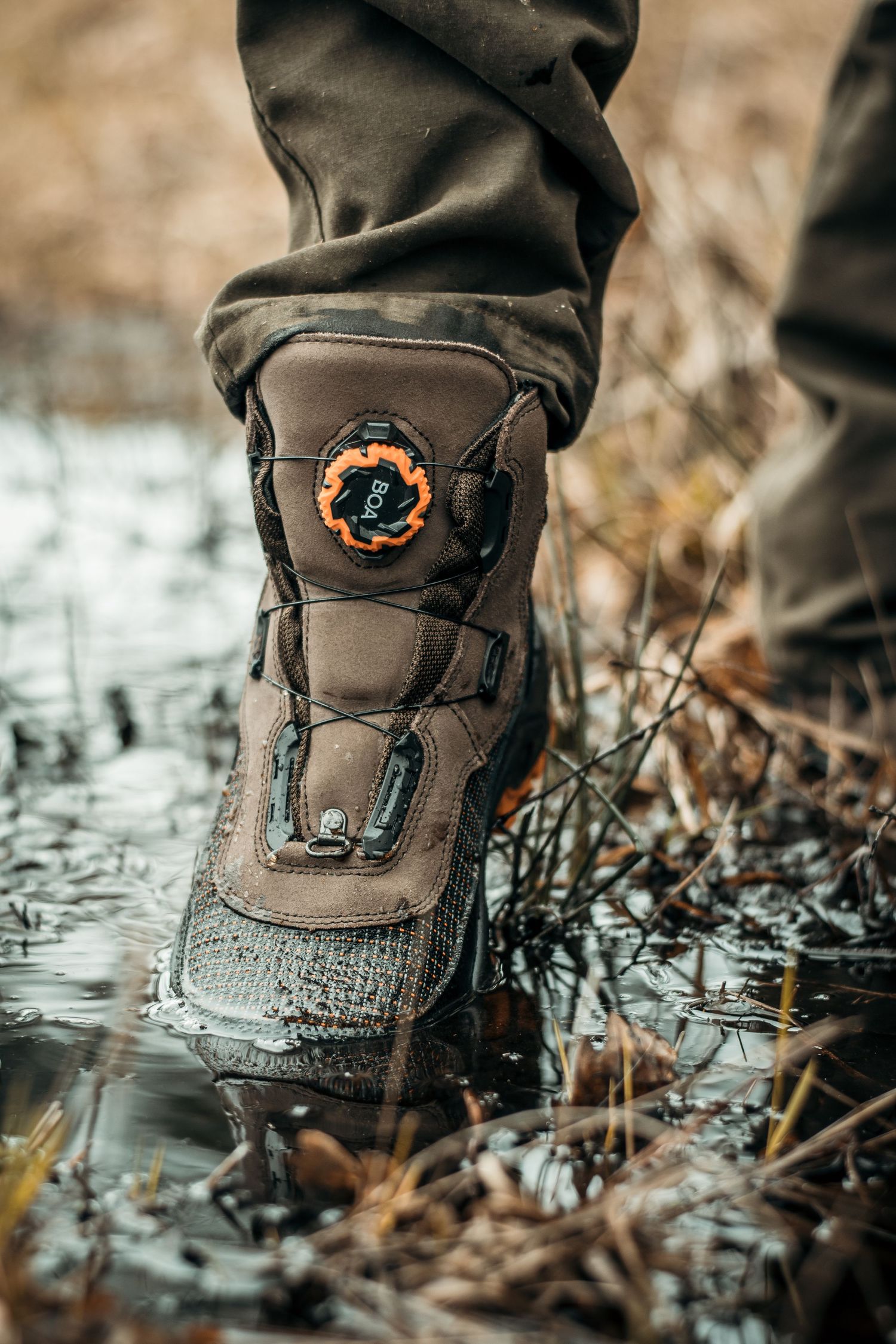 Mise en avant de produit, ici des chaussures étanches et résistantes pour la chasse. Photos réalisées par Scènes de Chass'
