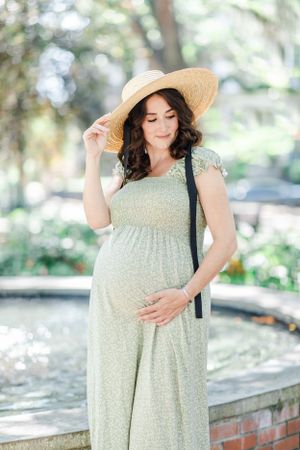 Motherhood maternity session by Chelsee Rawe