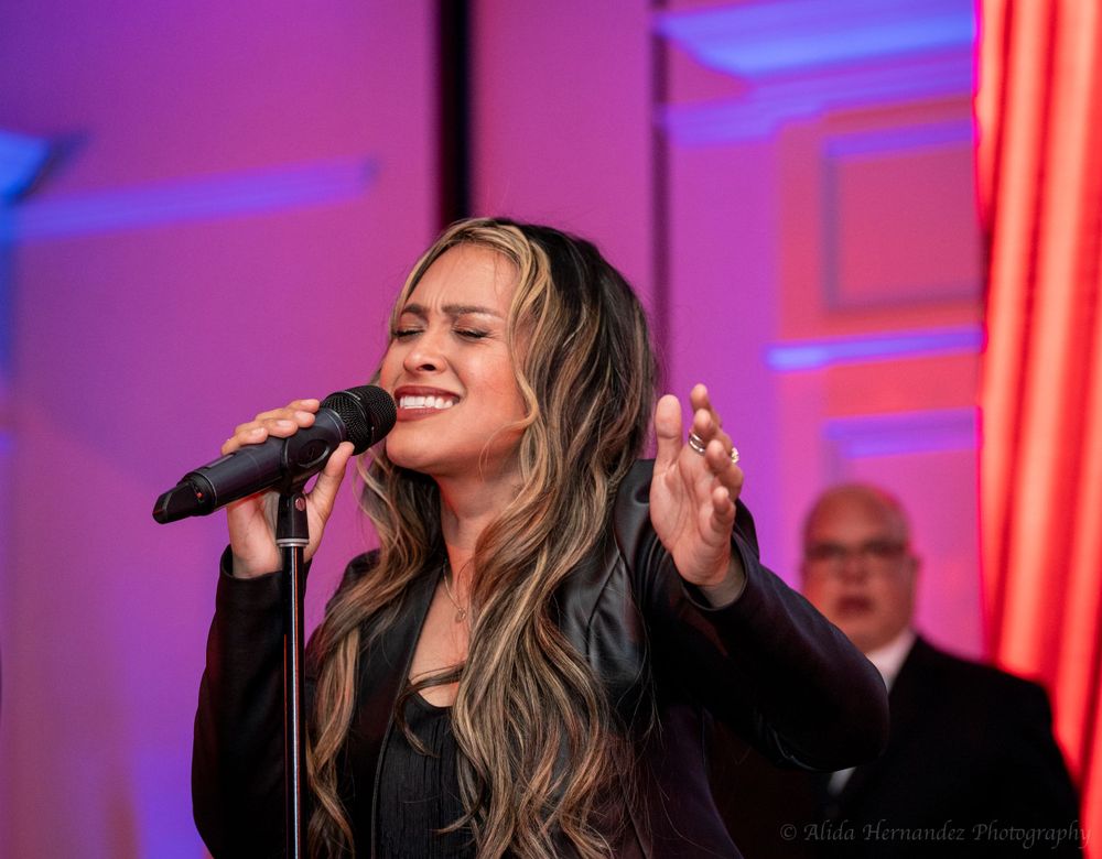 Live music photography at Reliaquest Bowl gala 2024