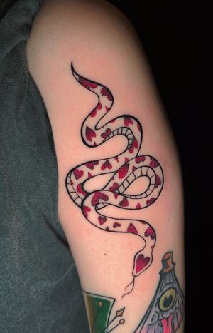 Heart snake in traditional style with Dotwork shading.