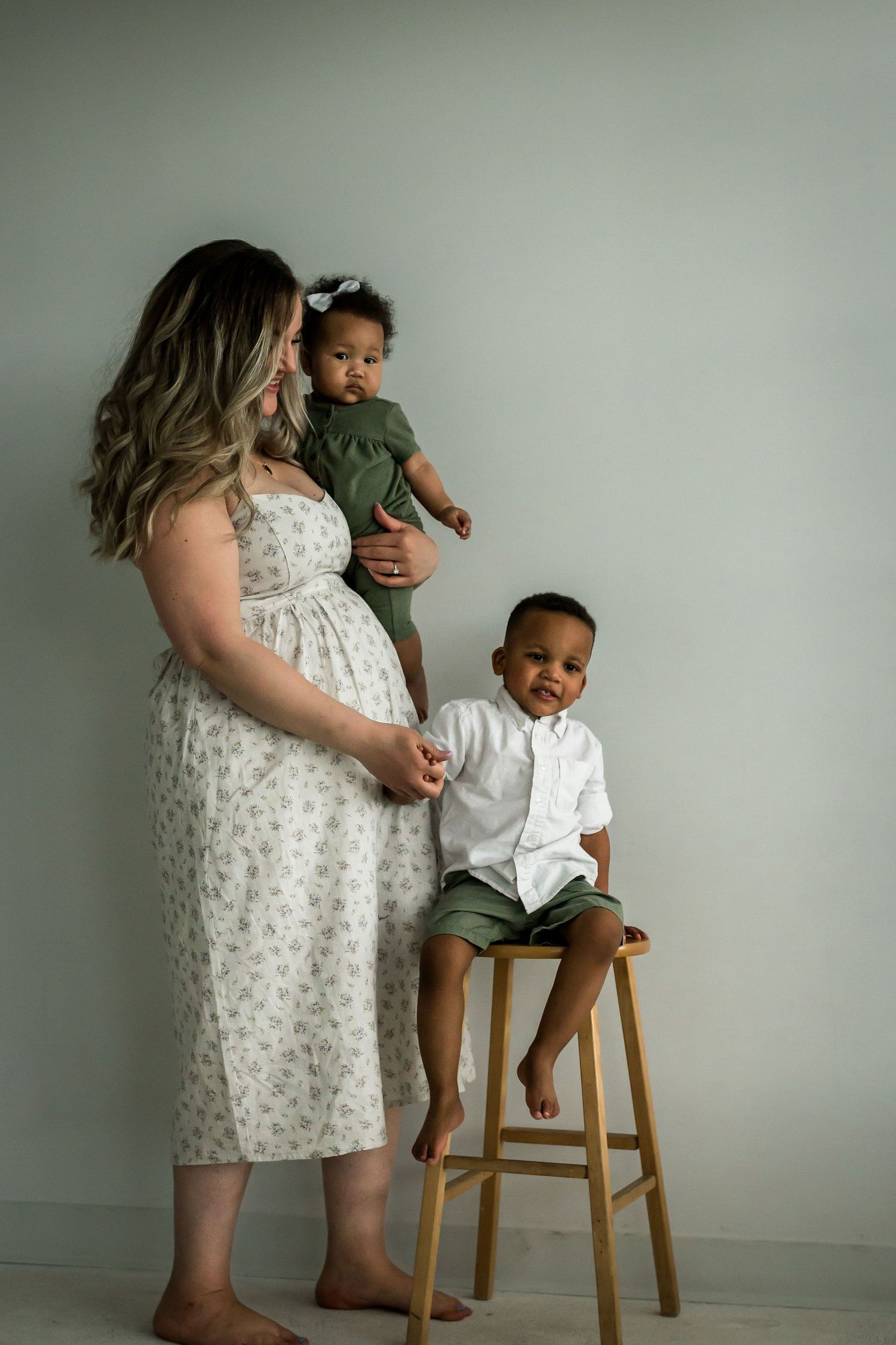 Beautiful motherhood mini sessions at Studio Boheme in Calgary by family photographer Love & Sunshine Photography.