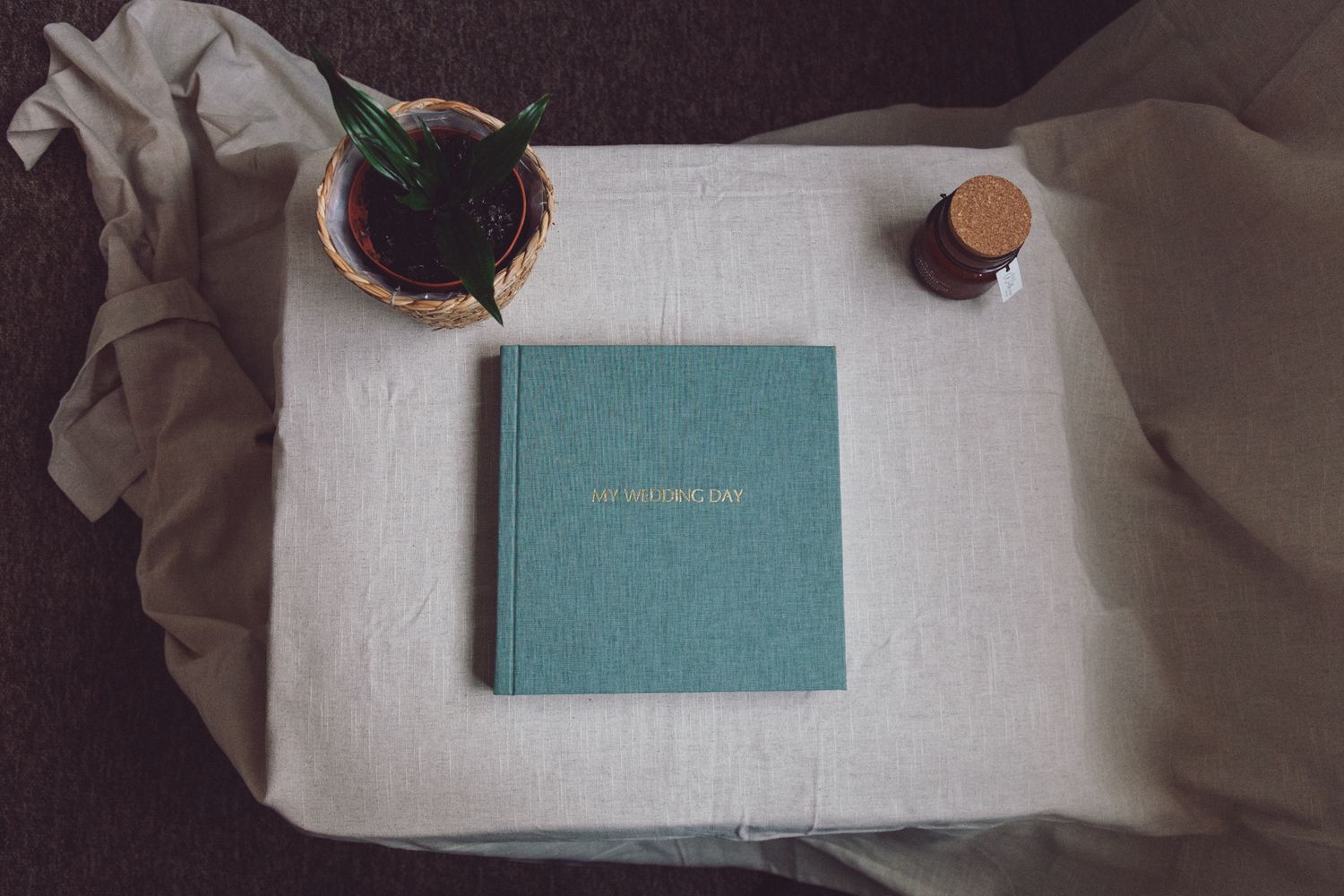 Elegantly presented images in a bespoke Hampshire wedding album.