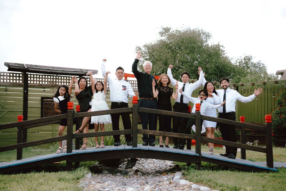 family phot shoot. everybody celebrating. azenda events. Edinburg, Texas. Wedding photographer.