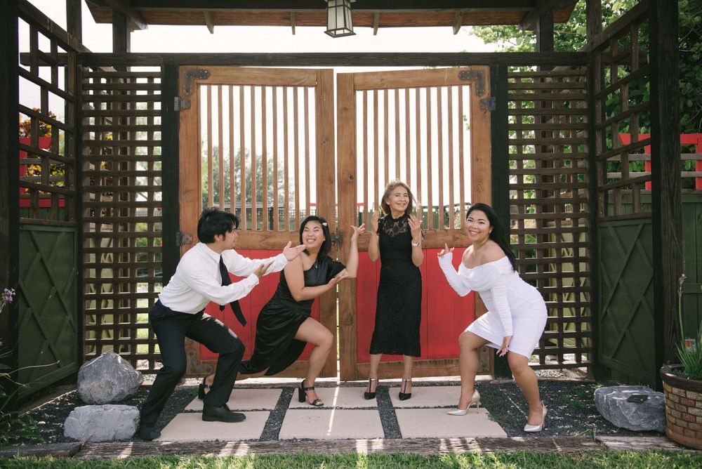 family photo shoot. jumping in the air. azenda events. Edinburg, Texas. Wedding photographer.