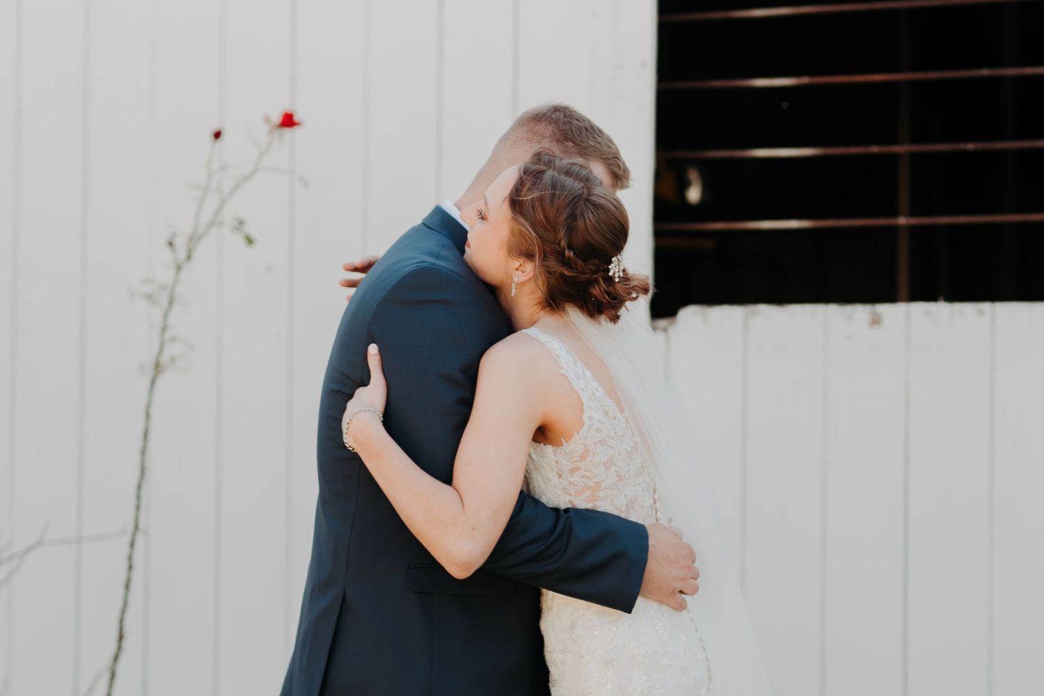 Ohio Wedding, Ohio Photographer, Wedding Photographer, Winterberry Farm, Bride and Groom Photos, First Look Photos