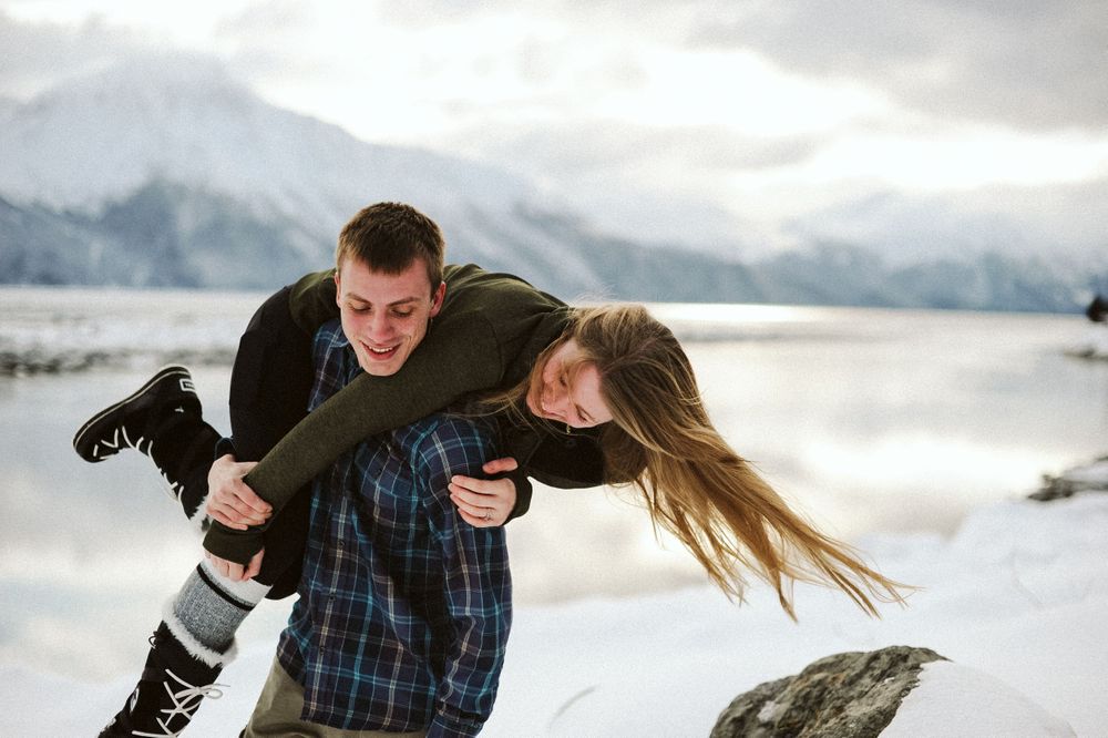 girdwood alaska photographer engagement
