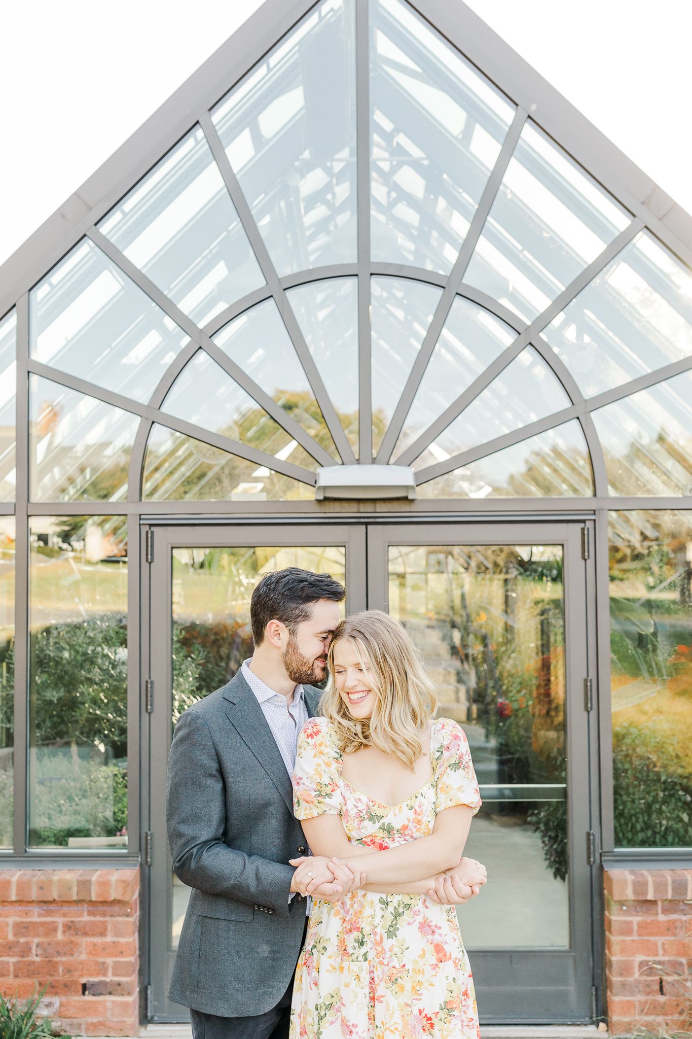 MEADOWLARK GARDENS ENGAGEMENT PICTURES