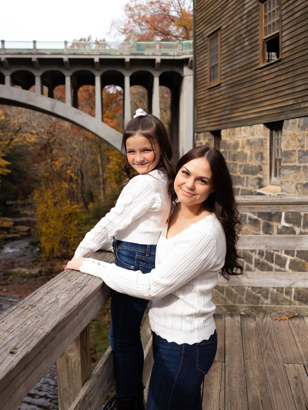 An Ohio-based photographer that specializes in wedding, Family, Seniors, and Sports photography. I'm always willing to t