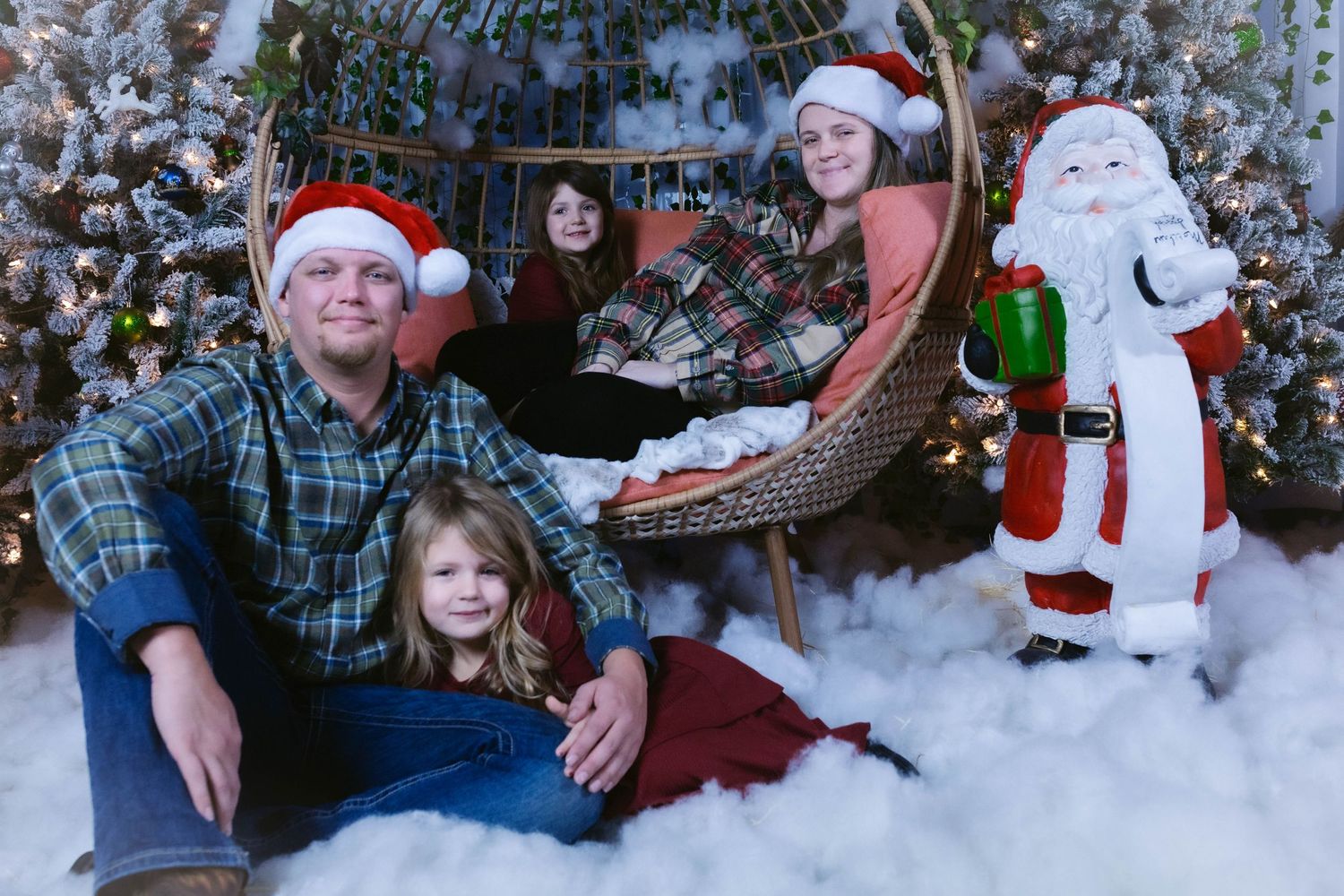 #familyphotography #christmasportrait #christmas #troyohiophotographer #ohiophotographer