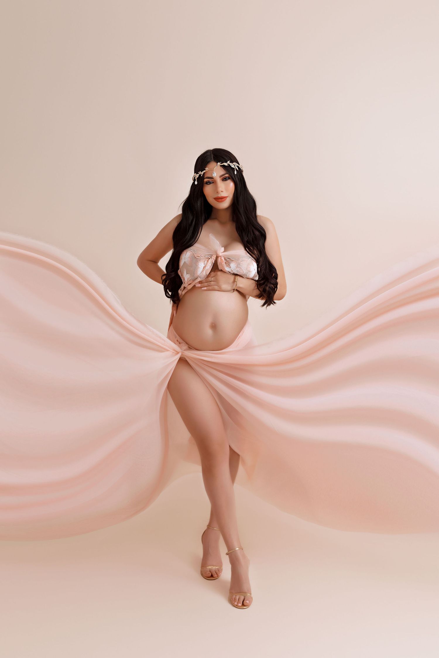 beautiful maternity photographer, pregnancy photoshoot, capturing the beauty of motherhood, best maternity Los Angeles