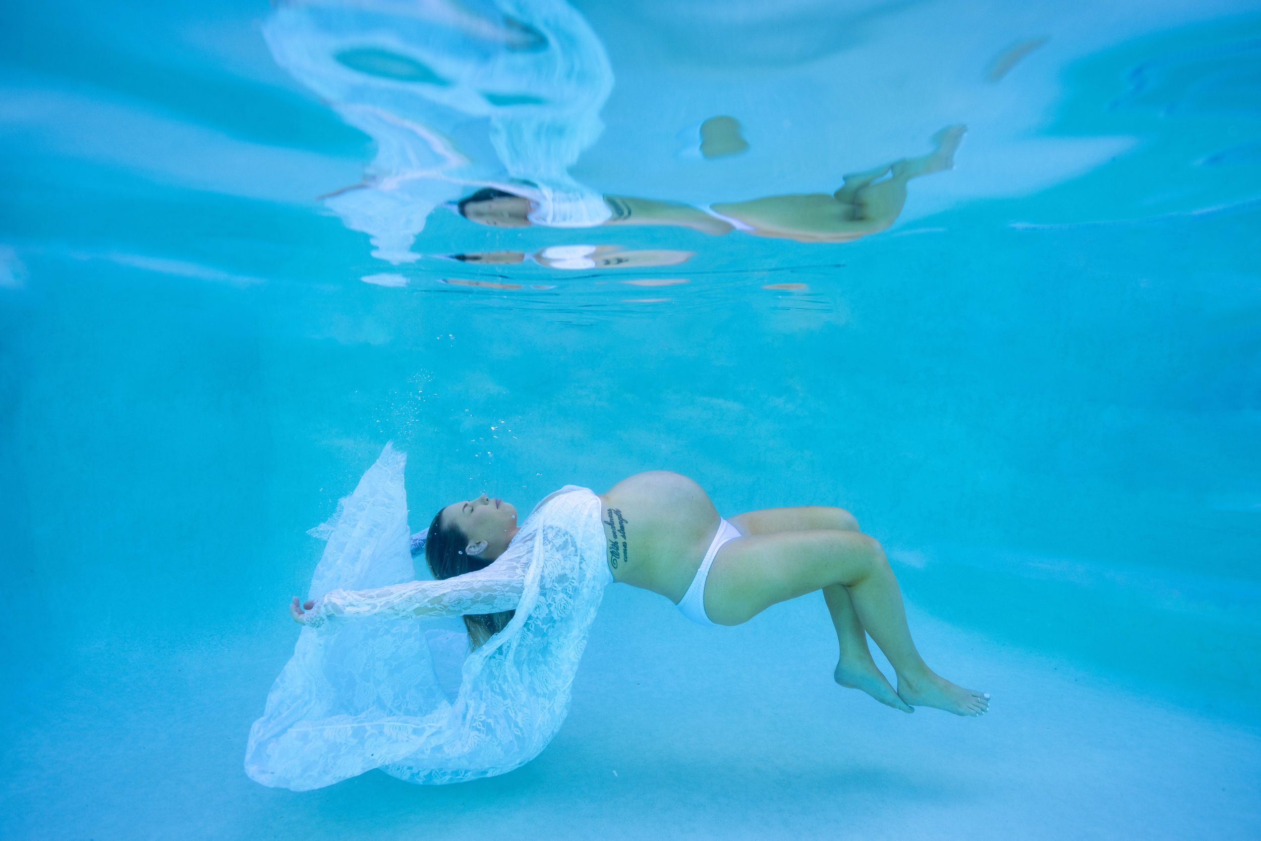 Underwater maternity photo