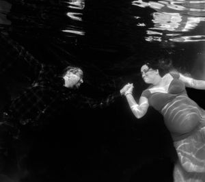 Underwater maternity couple photo