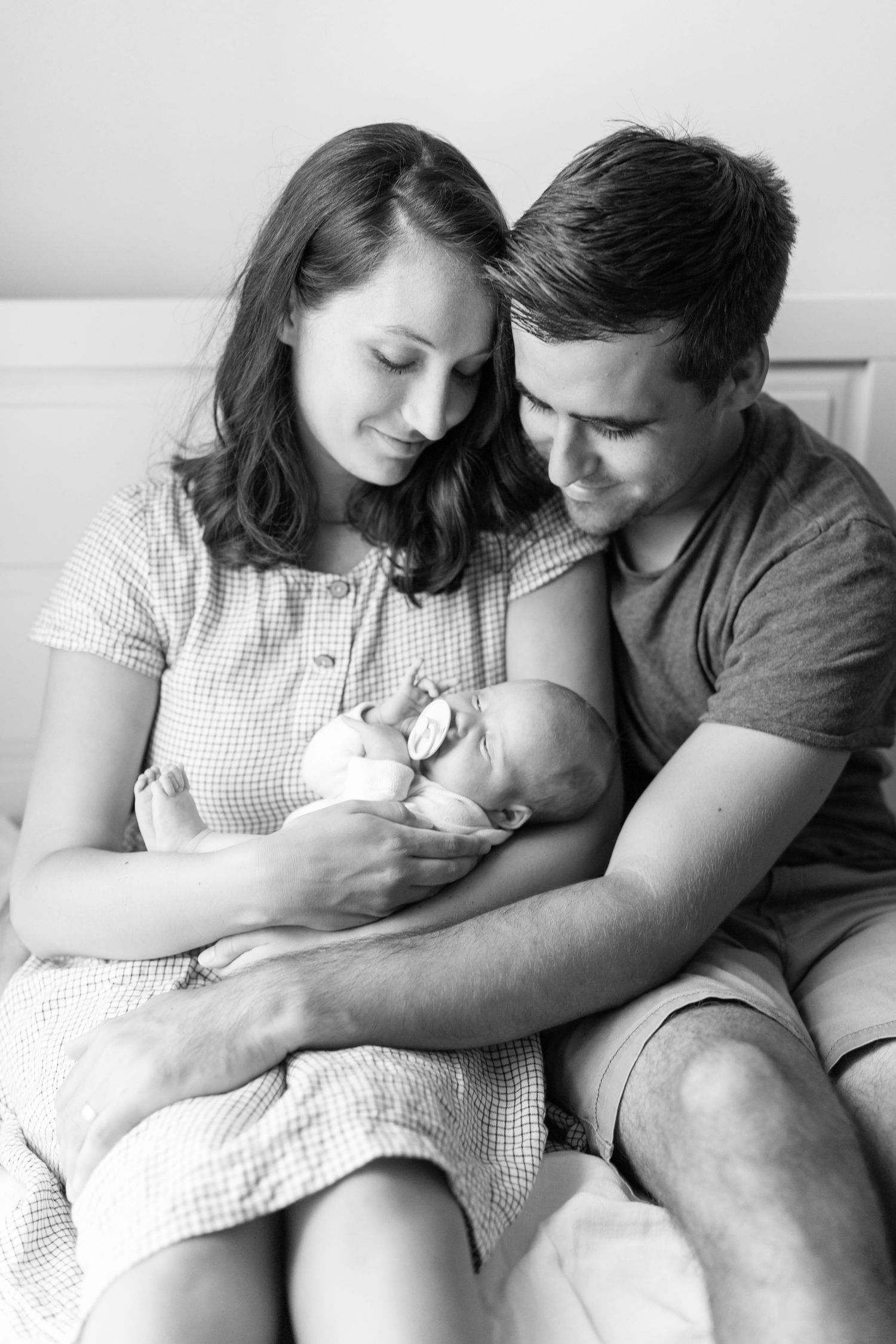 mom and dad holding newborn baby in bed, Newborn Photographer, Melbourne FL