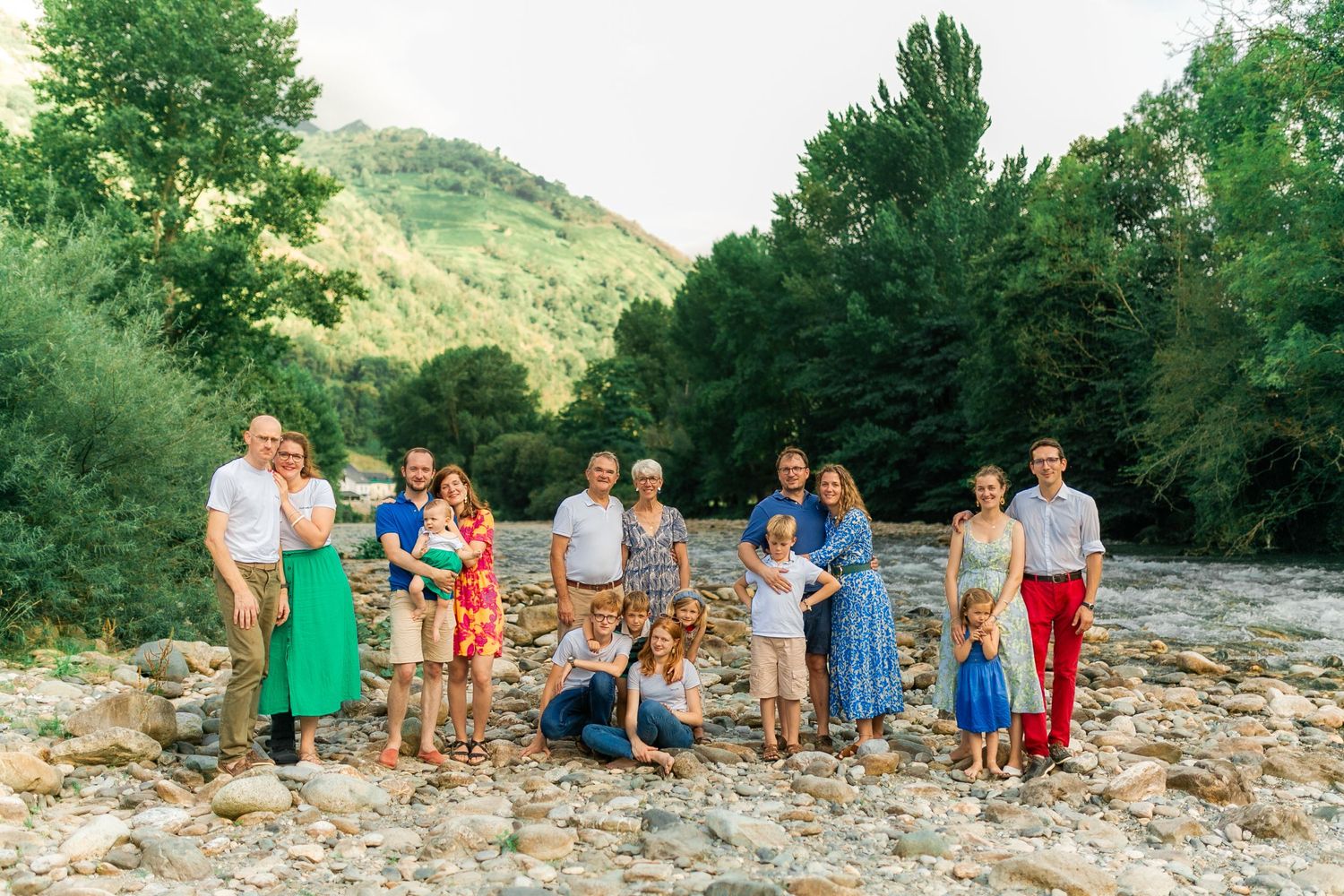 Séance famille dans les Pyrénées Sud-ouest ou à Poitiers dans la Vienne