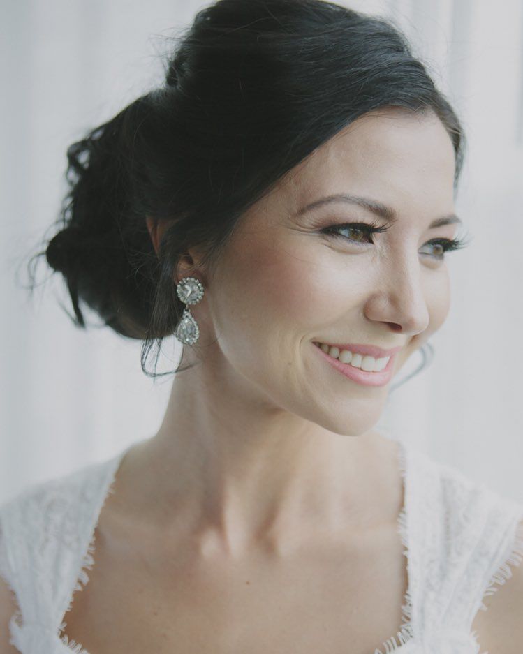 Mobile wedding makeup artist