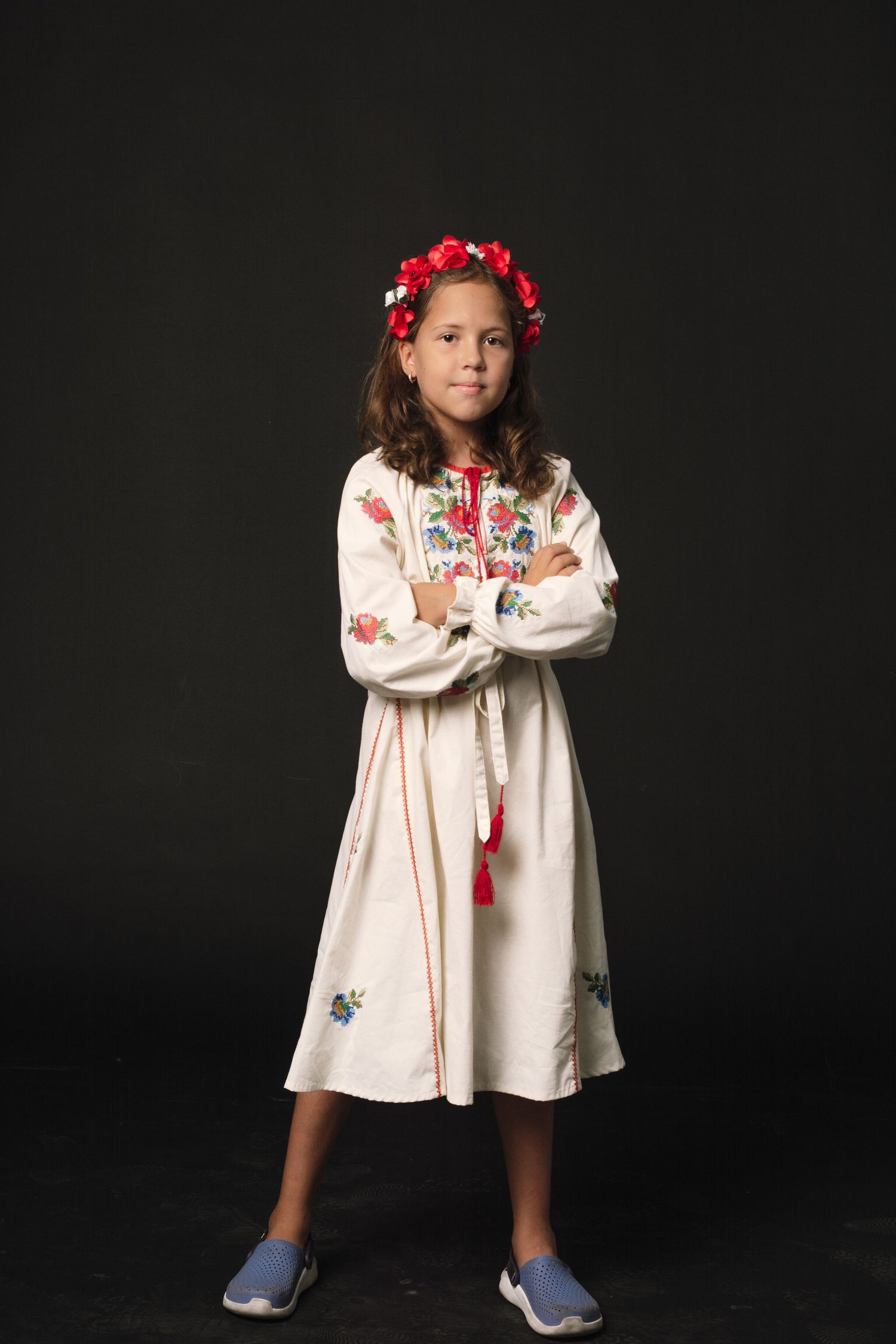Listen To Ukrainian Hearts is a mini photo project aiming to urge people in Vietnam and Saigon donate to Ukraine.