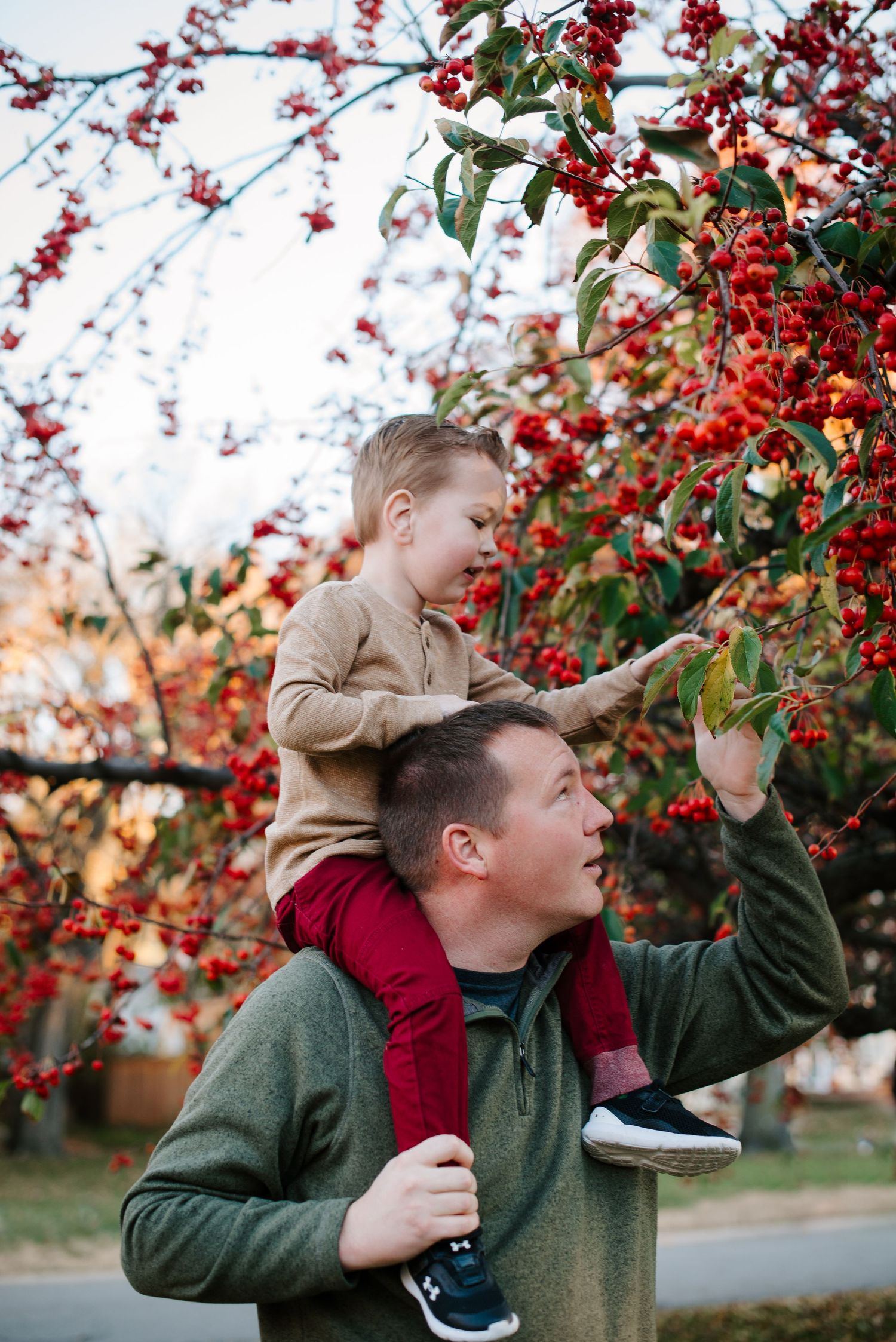 Fall family photos by Wichita, KS photographer at Eastborough Park