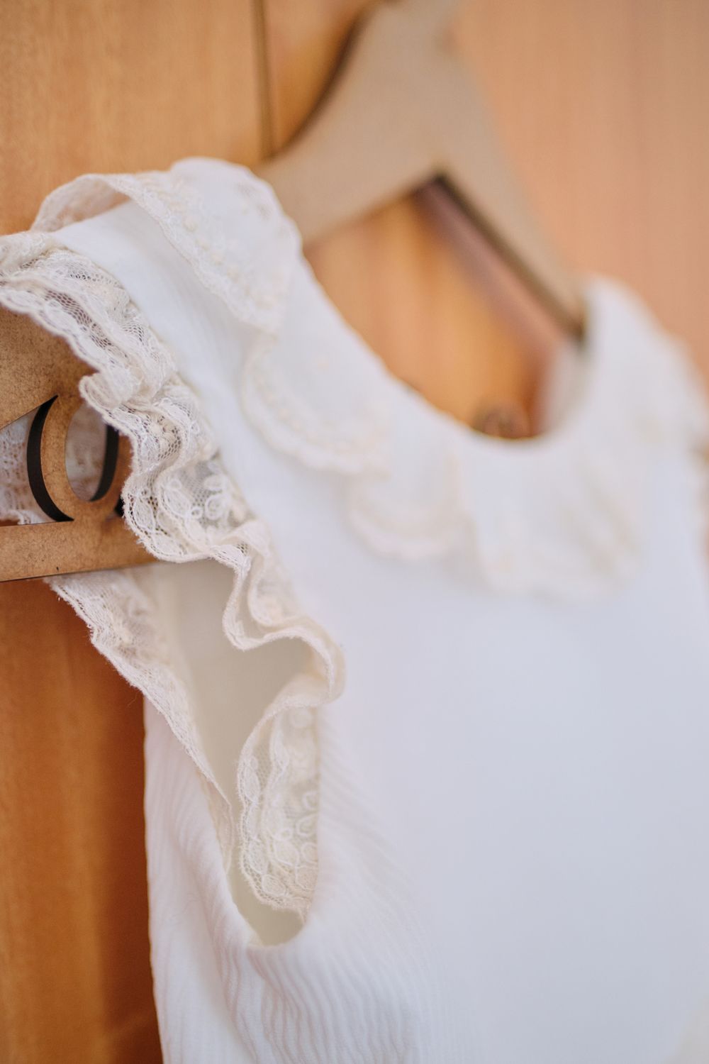 Pormenor de vestido de comunhão