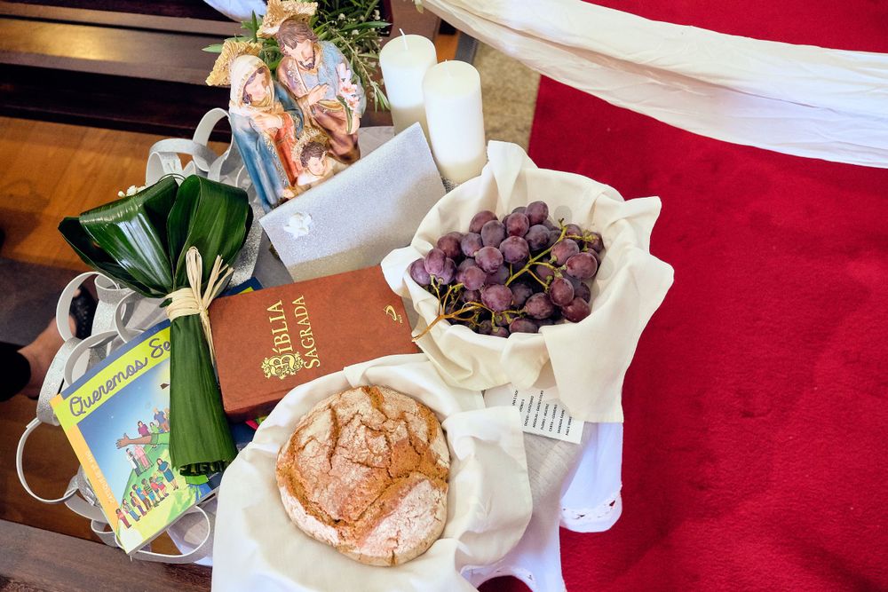 uvas, pão e a biblia