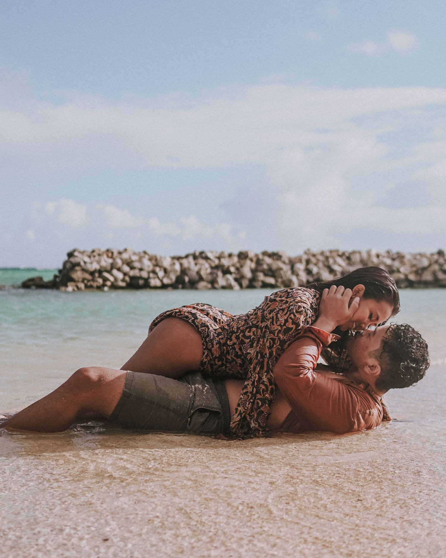 tehlor takahata hawaii wedding and portrait photographer, romantic beach photoshoot, tehlor takz photo co