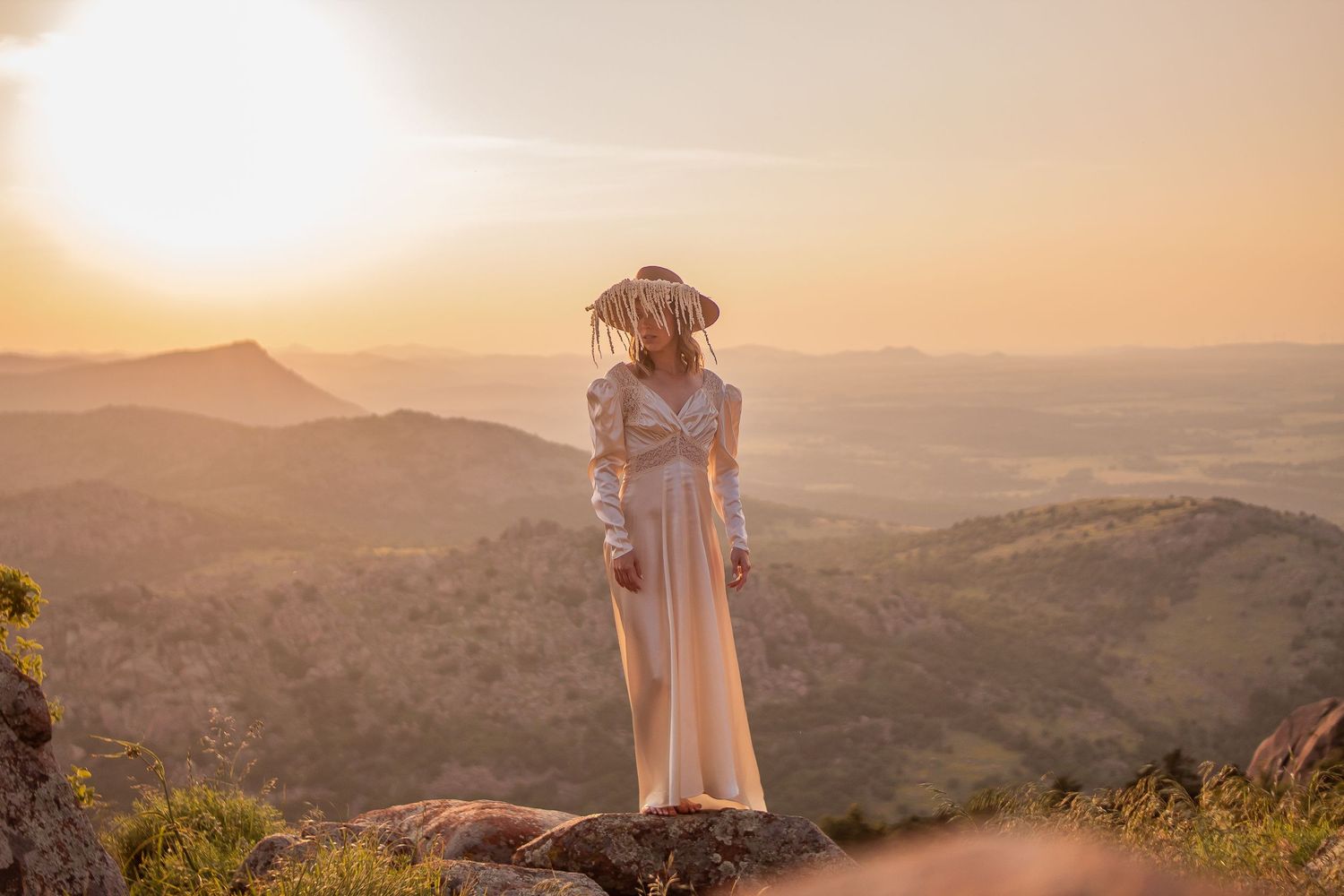 Highway 9 Media, Perry, Oklahoma, elopement photographer. Mt. Scott bridal photo.