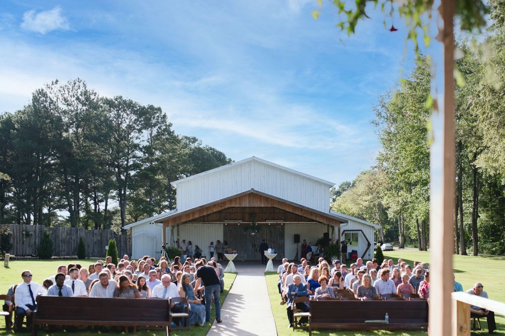 White Barn at Padgett place, wedding photographer, Huntsville Alabama, wedding venue, wedding florist, wedding venues
